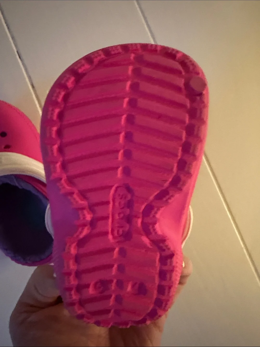 CROCS Kids Fuzzy Lined Clogs in Bright Pink with White Strap
